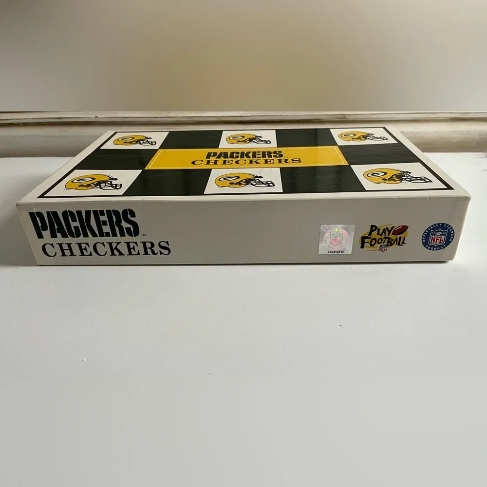 Vintage 1993 NFL GREEN BAY PACKERS vs VIKINGS NFL Helmet Checkers Board Game